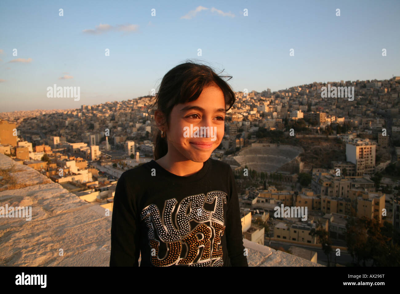 Ein Junger Irakischen Fluchtling Madchen In Amman Viele Irakische Fluchtlinge In Amman Jordanien Wegen Der Anhaltenden Gewalt In Siedelten Ihre Ow Stockfotografie Alamy