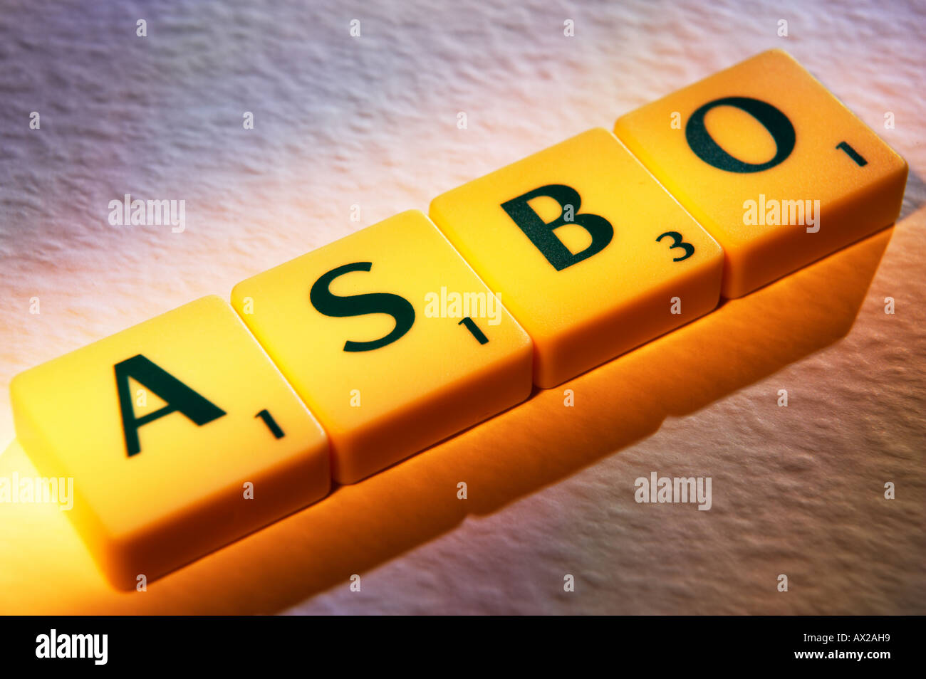 SCRABBLE BRETTSPIEL BRIEFE RECHTSCHREIBUNG ASBO Stockfoto