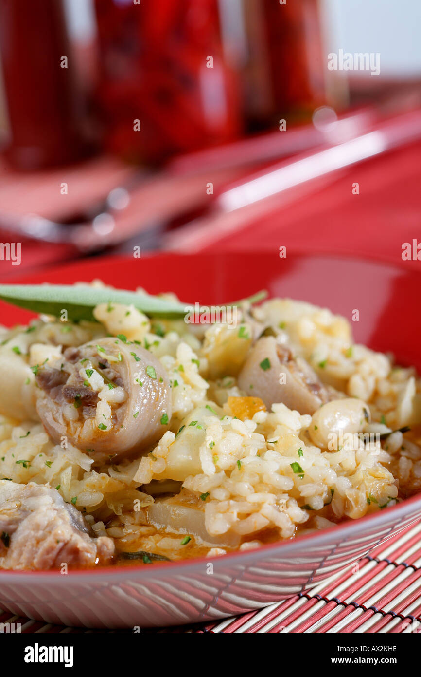 Reis mit Bohnen Kohl und Pig tail Stockfoto