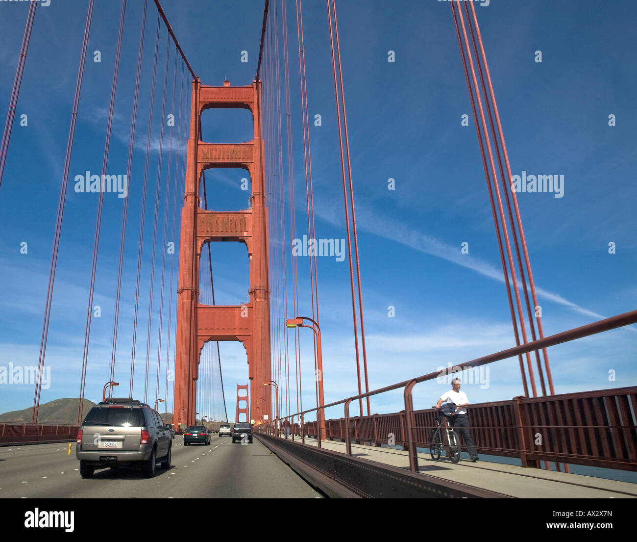 Überqueren die Golden Gate Bridge in San Francisco Kalifornien USA ging weg von der Stadt nach Marin County im Norden Stockfoto