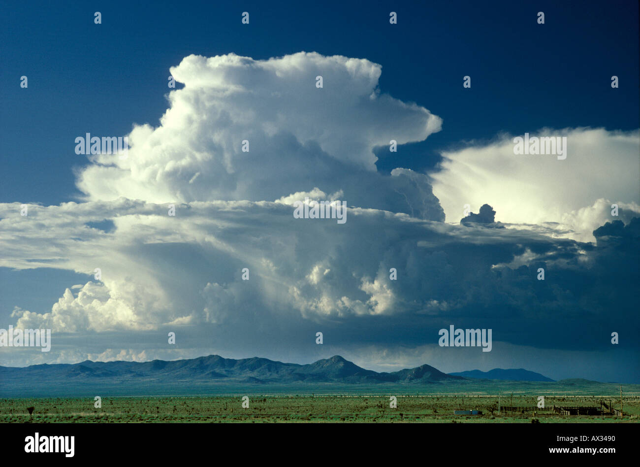 Cumulonimbus Capillatus Wolken Stockfoto