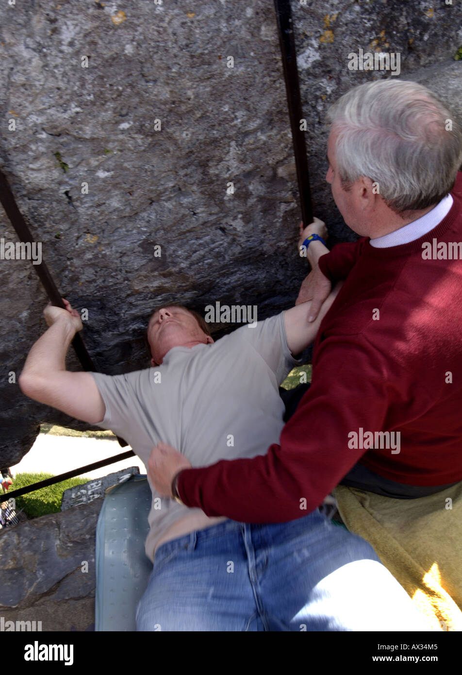 Küssen den Blarney Stone in Irland 14 08 06 Stockfoto