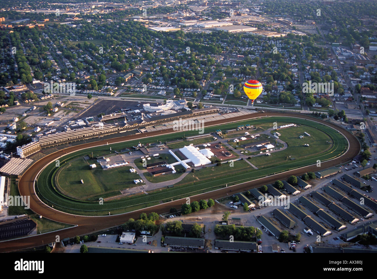 Heißluftballon fliegen über Churchill Downs Race Track Louisville Kentucky Stockfoto