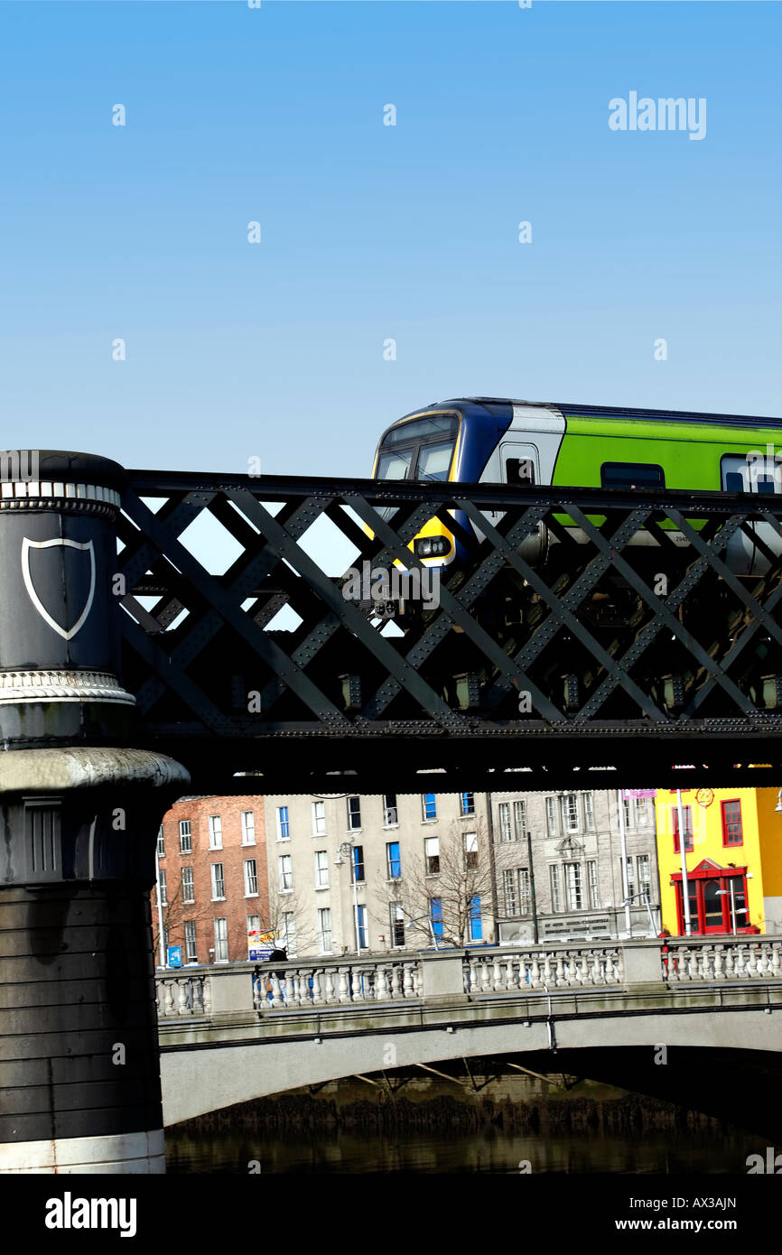 DART-Zug in Dublin, Irland. Stockfoto