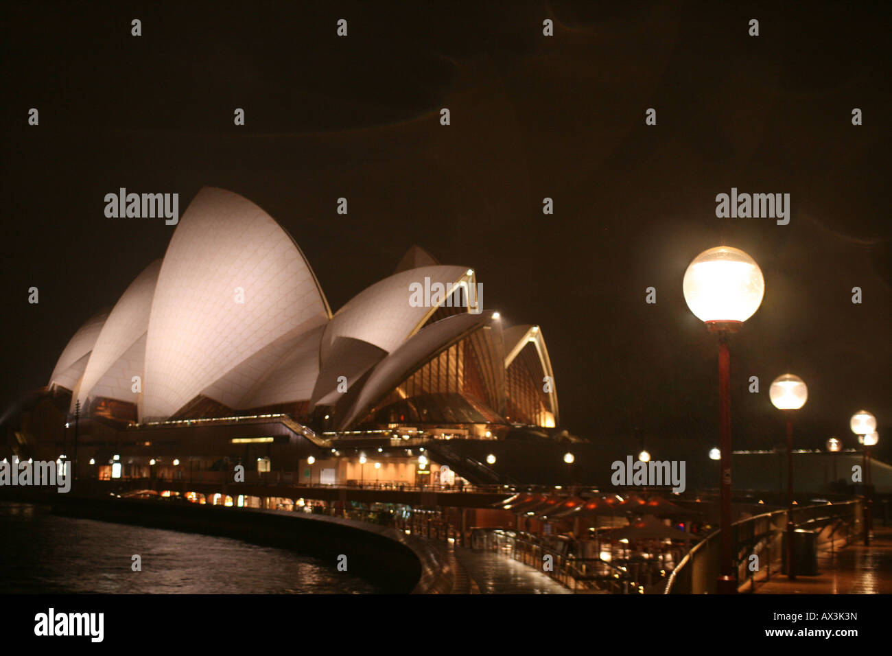 Sydney Opera House in der Nacht [Bennelong Point, Sydney Harbour, Sydney, New South Wales, Australien, Ozeanien]. Stockfoto