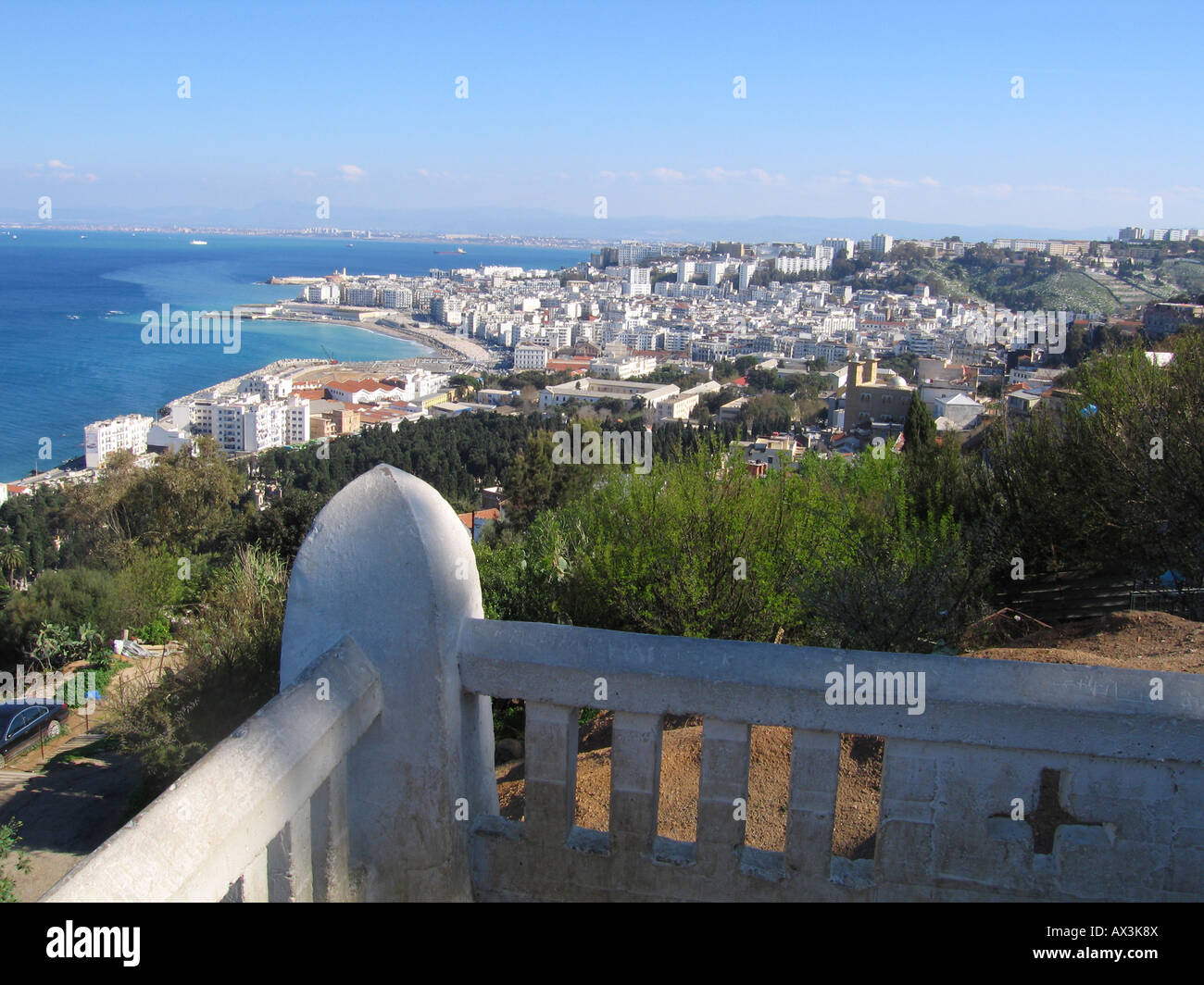 Überblick über die Bucht, westlich von Algier Stadt (Zighara), betrachtet von Notre-Dame d ' Afrique Basilika, Algerien, Nordafrika Stockfoto