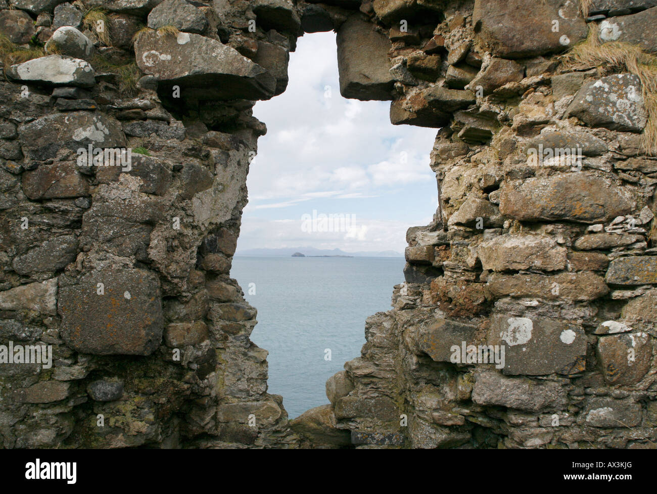 Die Aussicht vom Duntulm Castle Stockfoto