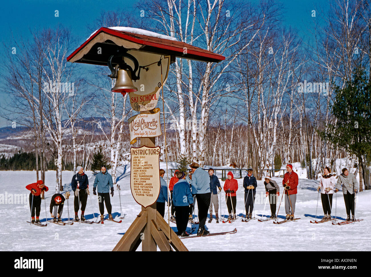 Ski Schule 1950er-Jahre-Stil am grauen Felsen, Mount Tremblant, Quebec, Kanada, 1956 Stockfoto