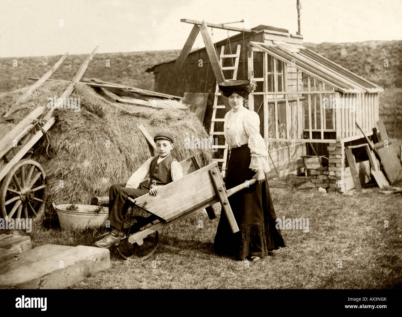 Gärtner, die Spaß an ihrer Zuteilung c.1900 Stockfoto