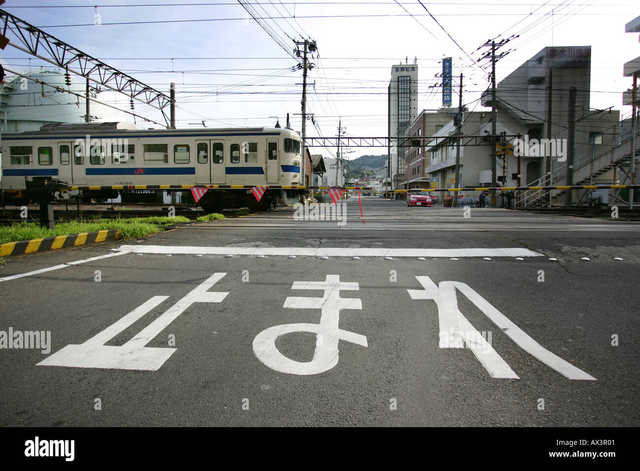 Zug-Kreuzung in Nagazaki, Japan Stockfoto