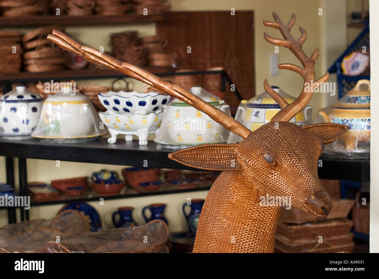 Café Relogio in Camacha Wicker und Keramik-Madeira Stockfoto