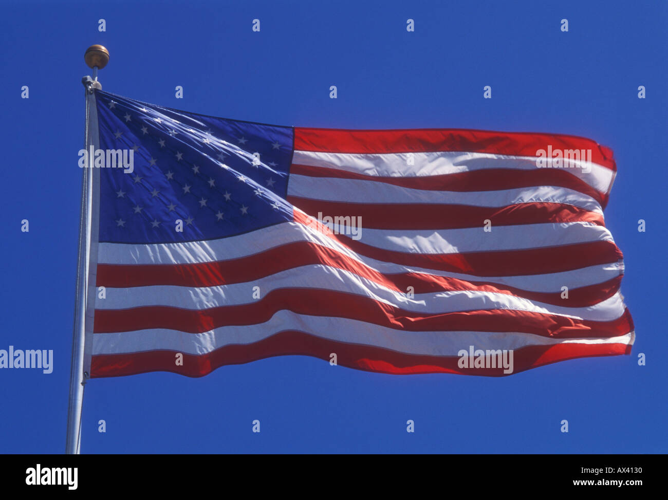 Amerikanische Flagge flattert im Wind Stockfoto