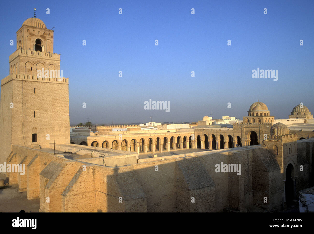 Blick auf die Sidi-Oqba-Moschee in Kairouan Tunesien, c. 8. Jahrhundert Stockfoto