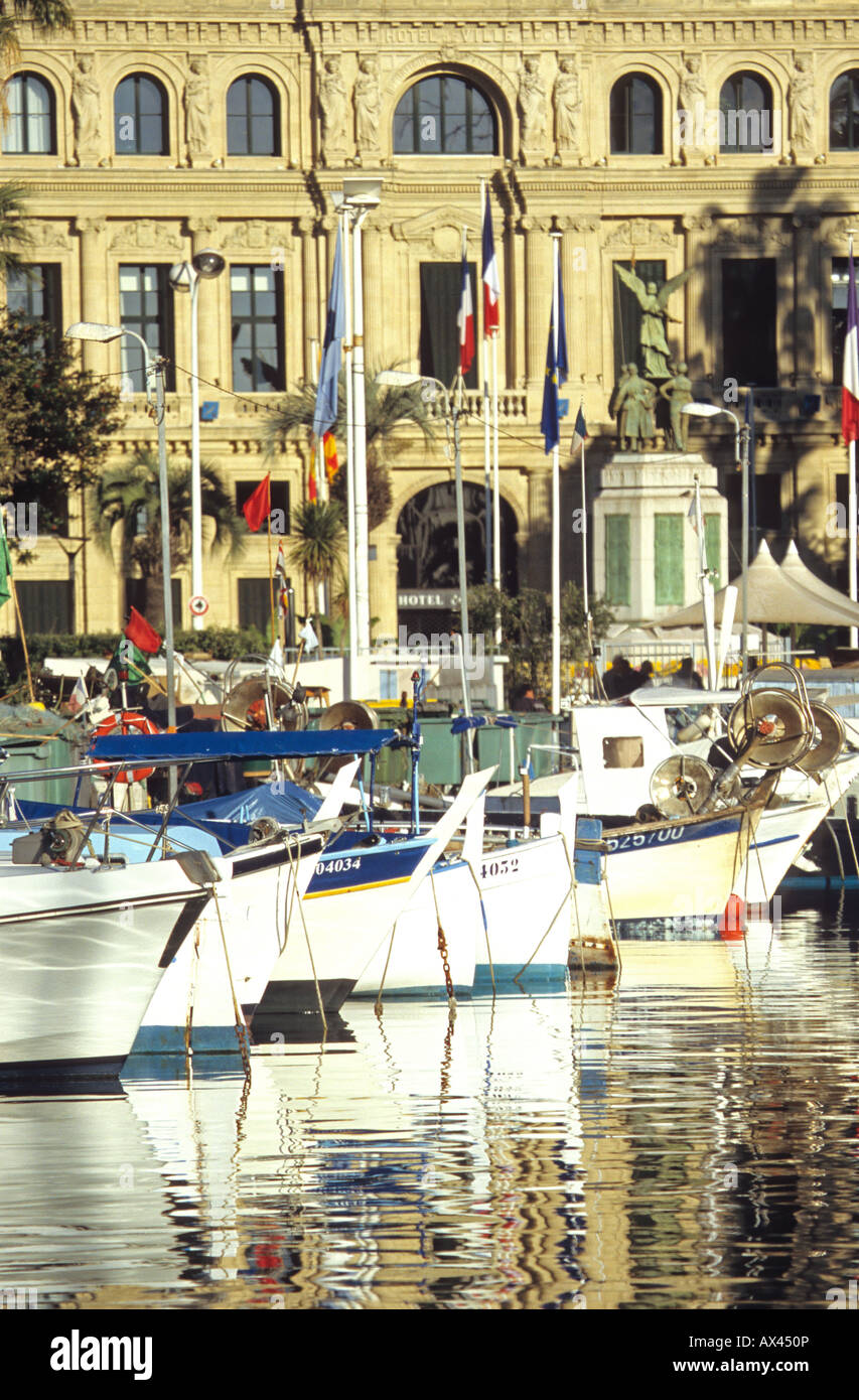 Cannes Stadt Angeln Bootshafen und die City Hall 06 Alpes-MAritimes Cote d ' Azur französische Riviera Paca Frankreich Europa Stockfoto