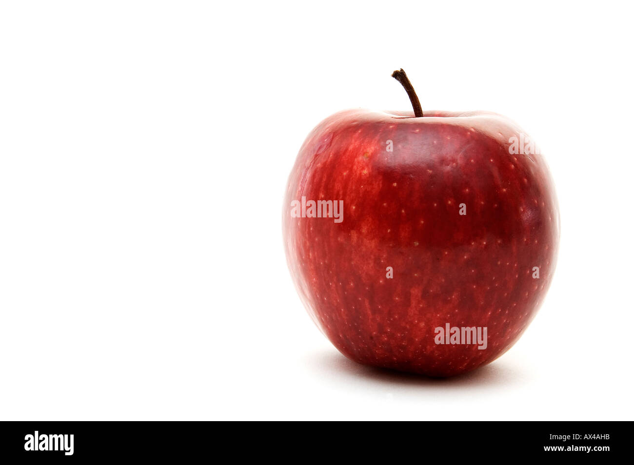 Eine isolierte roter Apfel auf weißem Hintergrund Stockfoto