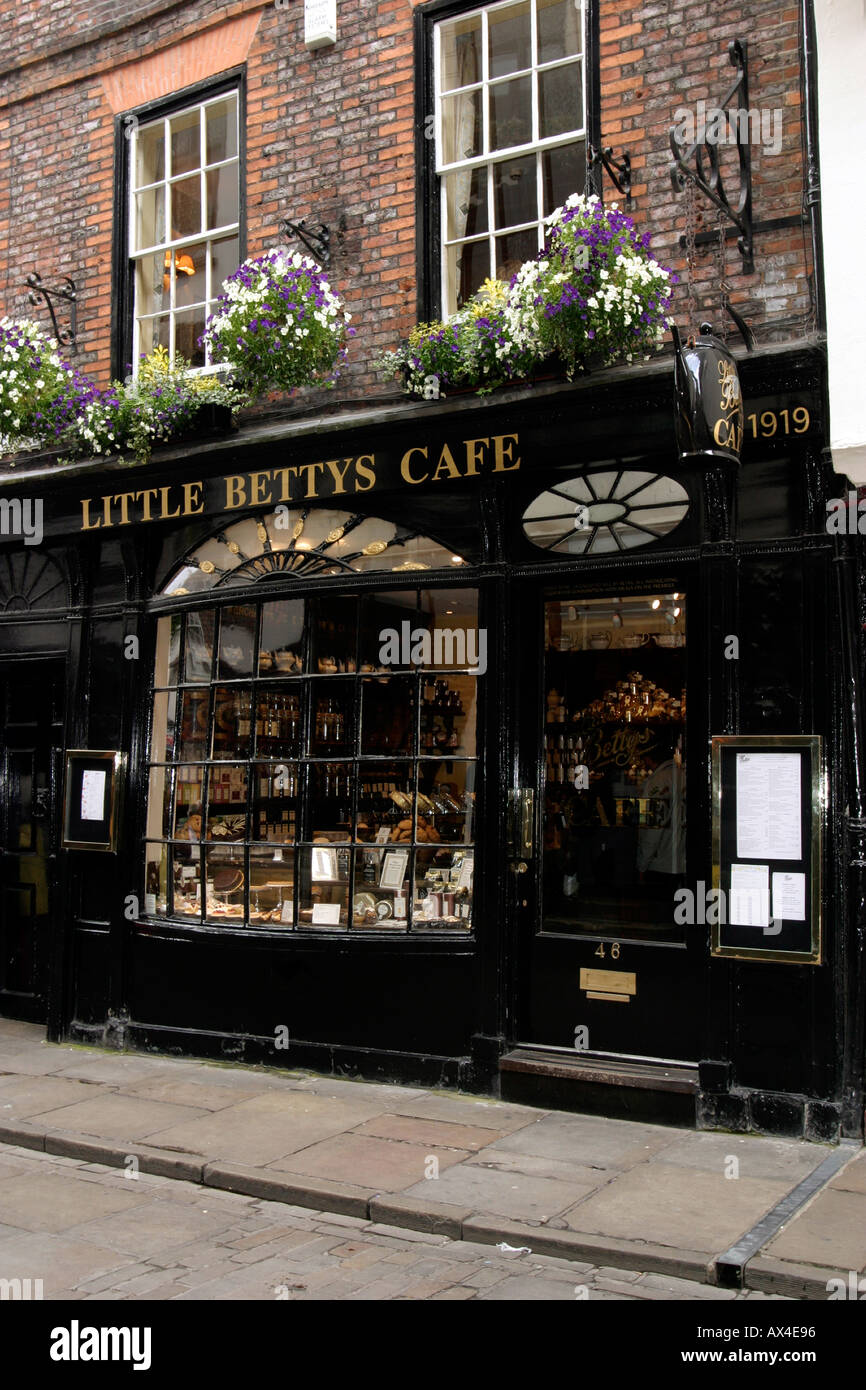 Wenig Bettys Cafe Stonegate York Stockfoto