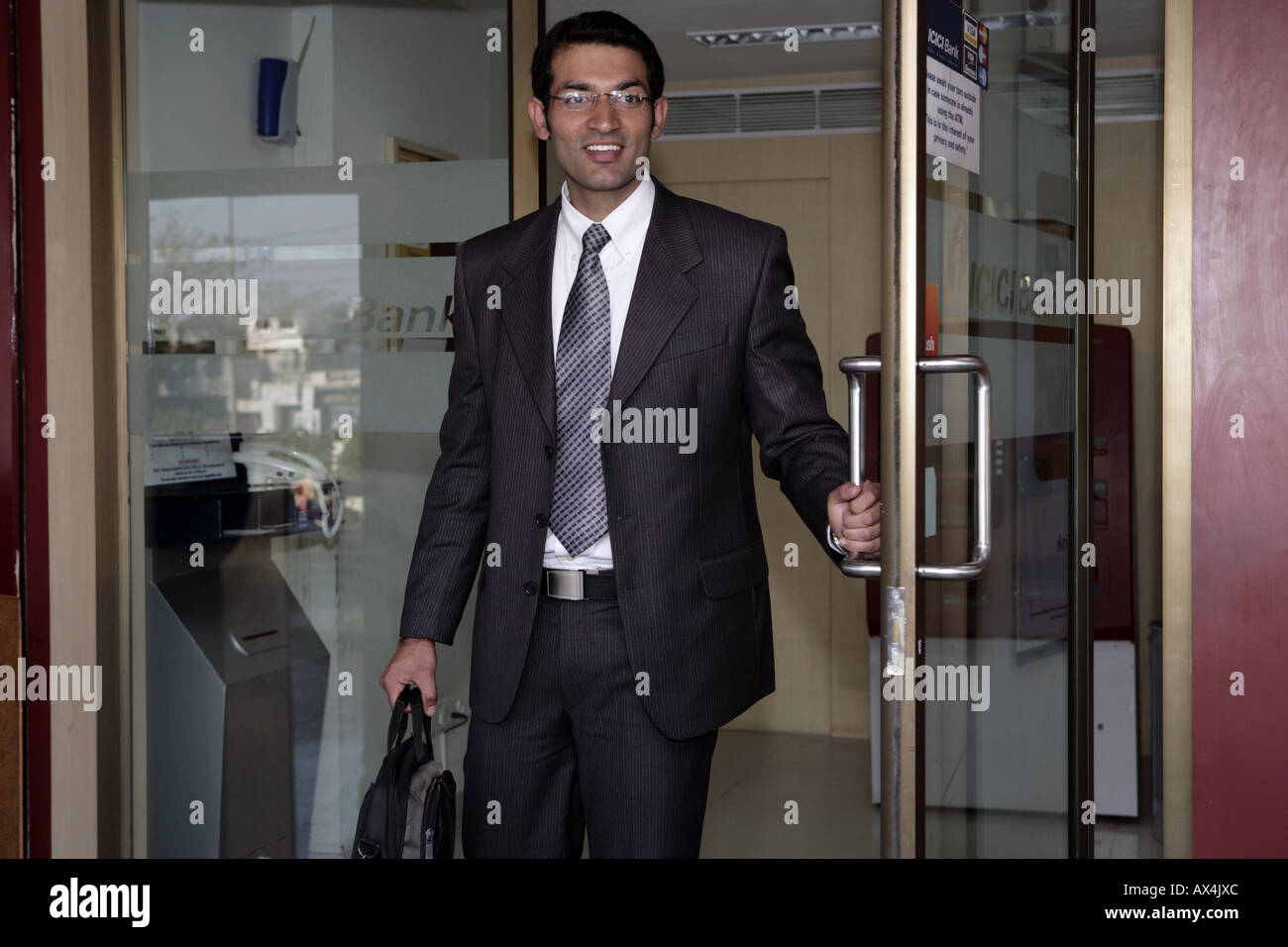 Geschäftsmann Bank ATM-Automaten Stockfoto