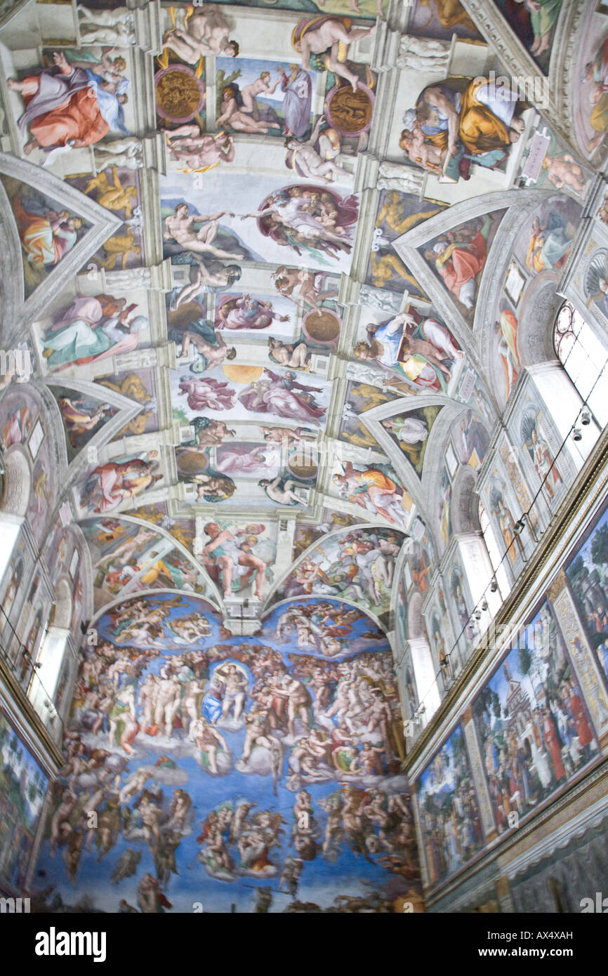 Die Decke der Sixtinischen Kapelle und Alter Mauer Fresko von Michalangelo Stockfoto
