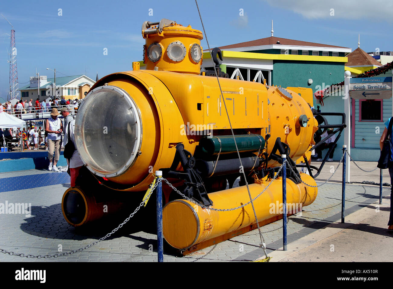 Ozean Forschung u-Boot lenkt die Aufmerksamkeit von Touristen auf Dock auf den Grand Cayman Inseln der Karibik nicht freigegeben Stockfoto