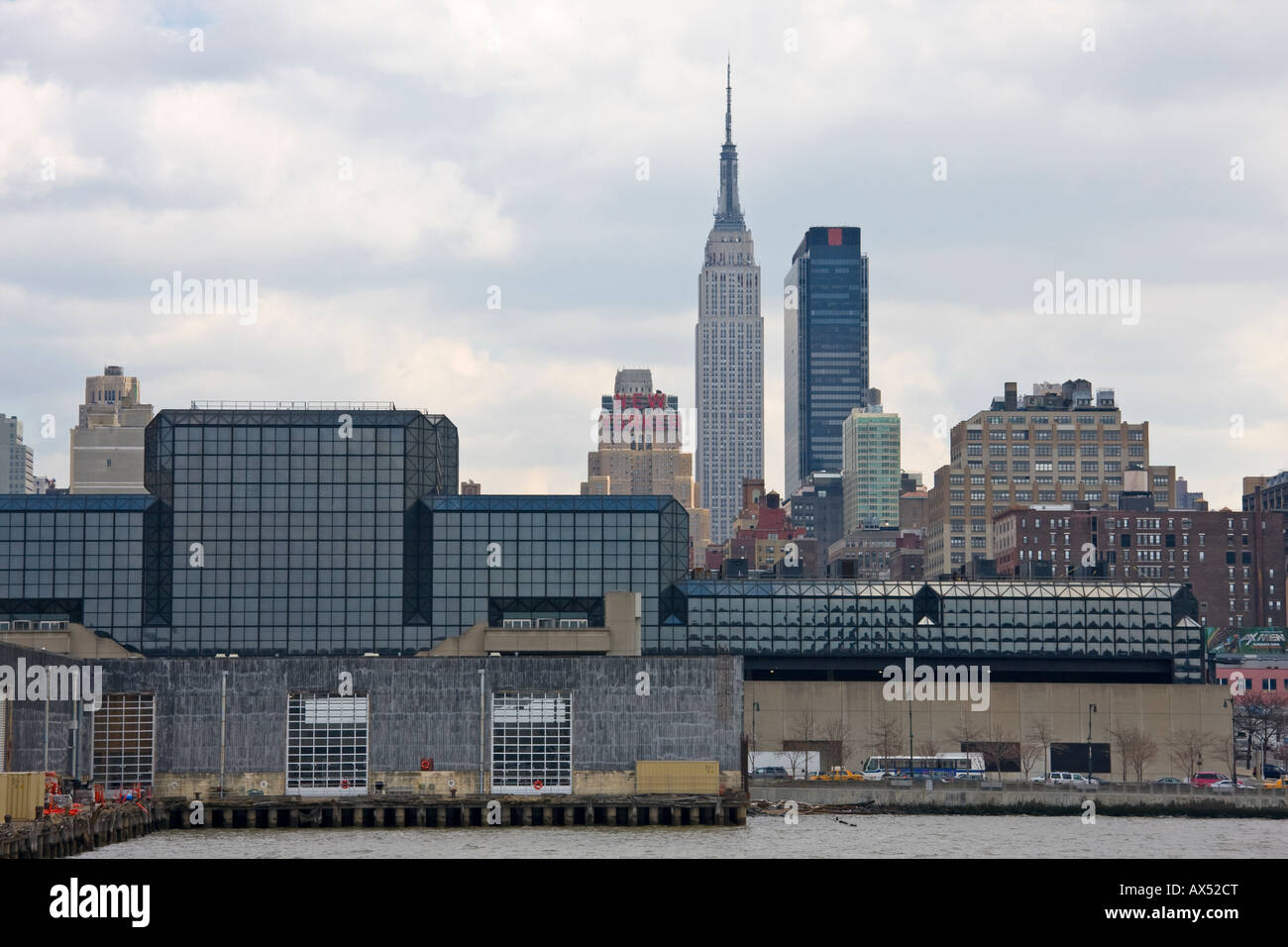 Jacob Javits Convention Center New York City vom Hudson River aus gesehen Stockfoto