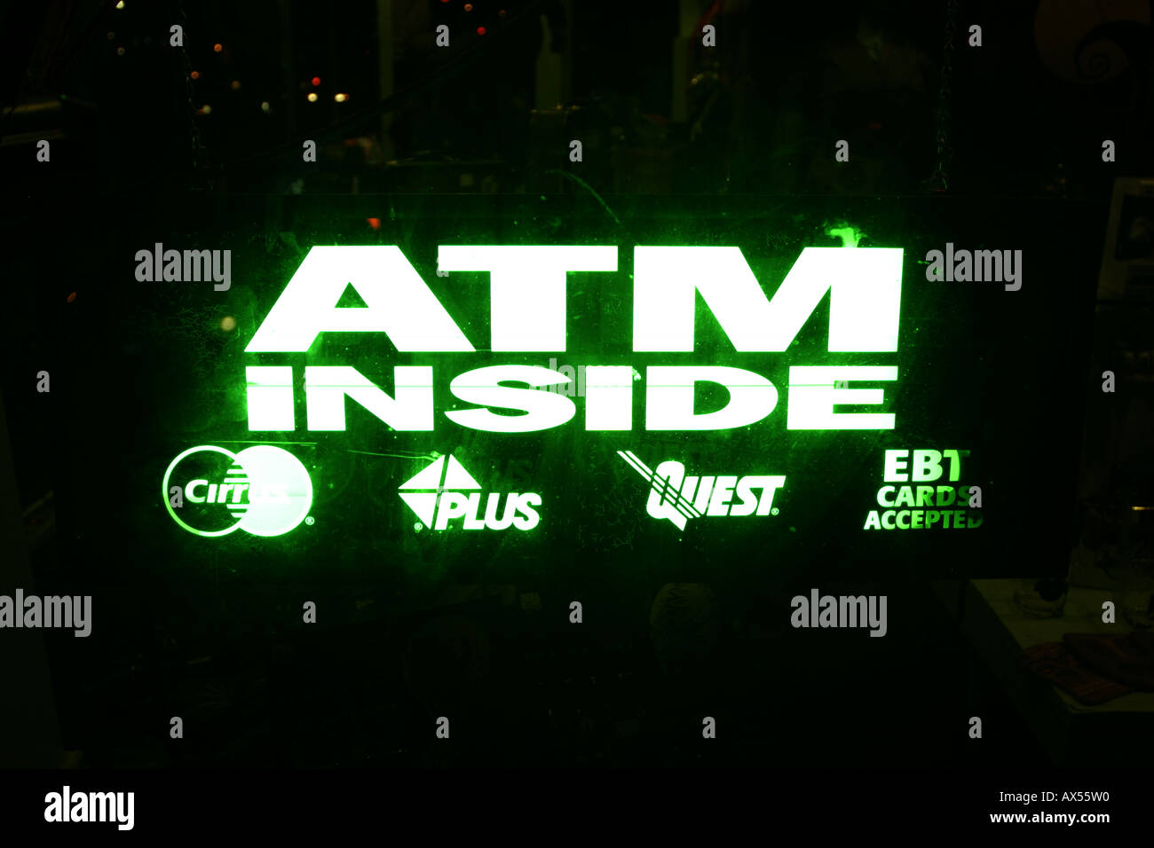 Neon Sign atm innerhalb Stockfoto