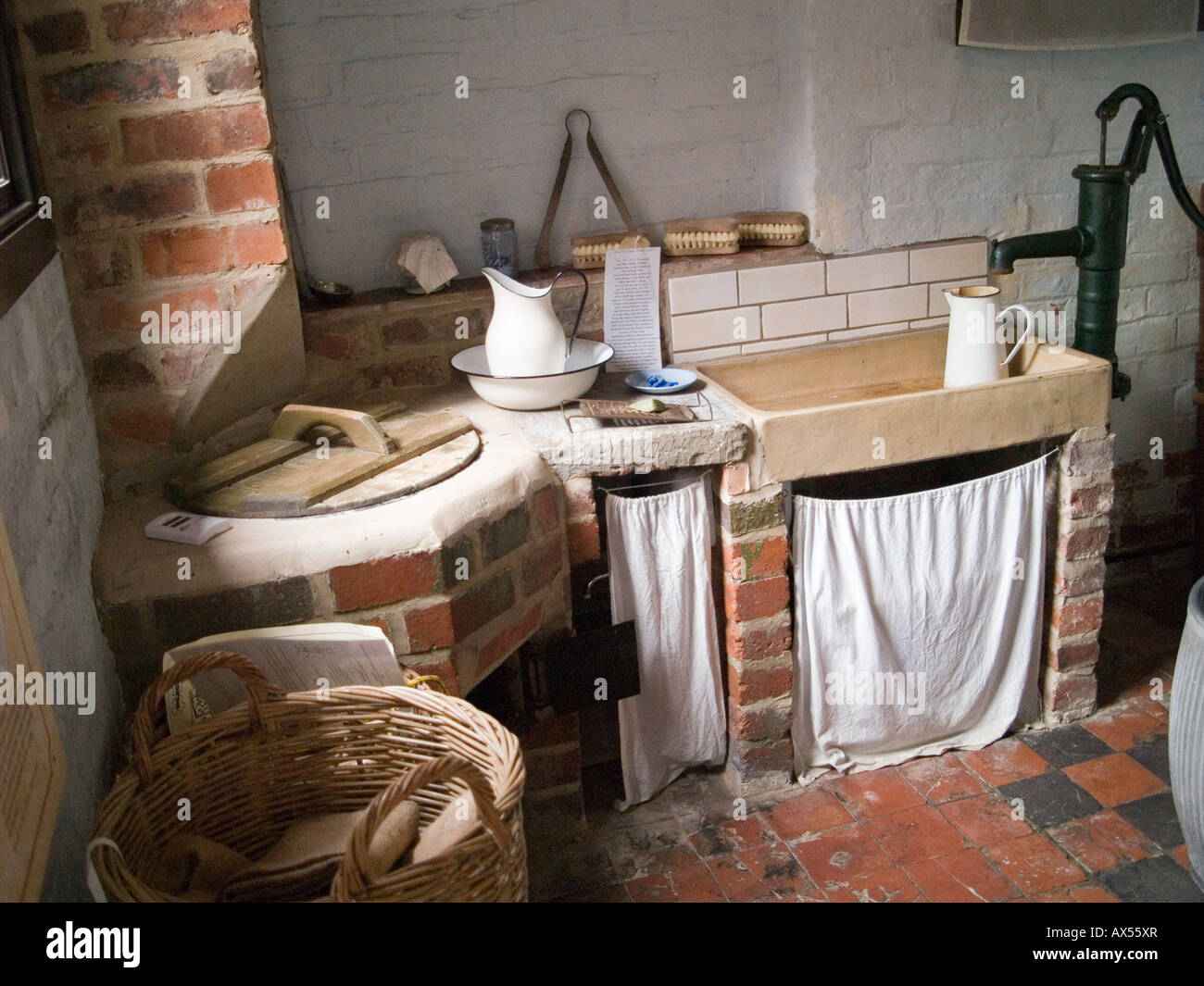 Die Outdoor-Waschraum im DH Lawrence Geburtsort Museum in Eastwood, Nottinghamshire East Midlands UK Stockfoto