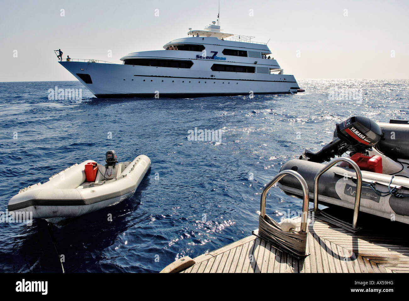 Touristischen Tauchen Schiff warten auf Taucher, Rotes Meer, Ägypten Stockfoto