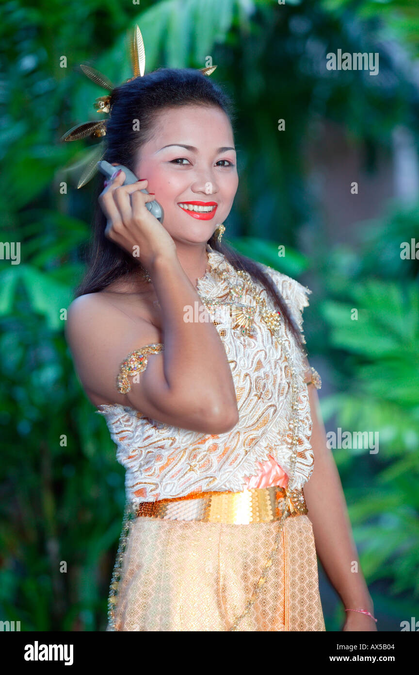 Thai Mädchen auf Handy Thailand Asien Stockfoto