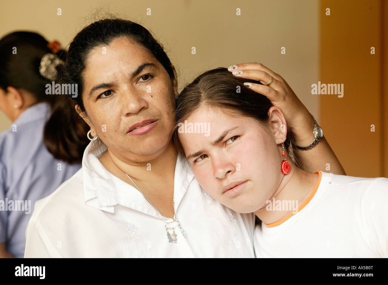 Mutter mit Tochter im Teenageralter, Asuncion, Paraguay, Südamerika Stockfoto