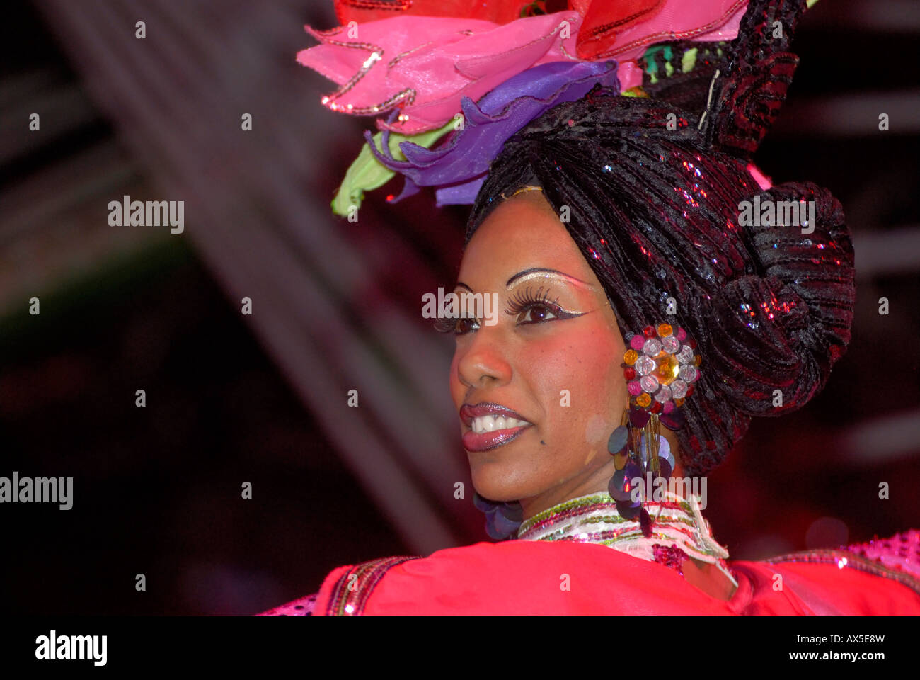 Junge Frau bei einer Tanz-Show, Nachtclub Tropicana in Havanna, Kuba Stockfoto