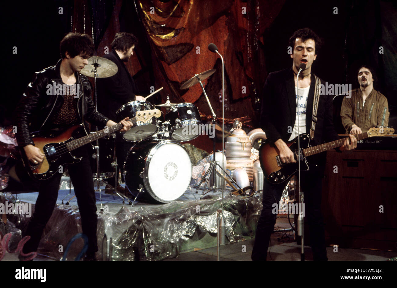 STRANGLERS UK-Gruppe im Jahr 1977 mit Hugh Cornwell zweiter von rechts und Jean-Jacques Burnel auf der linken Seite Stockfoto
