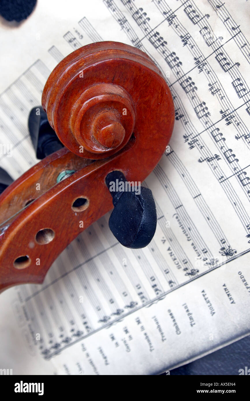 Detail der Violine und alte Noten Stockfoto