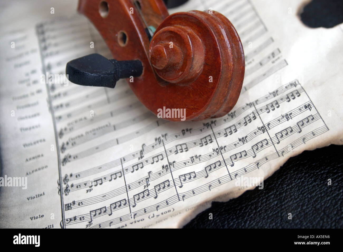 Detail der Violine und alte Noten Stockfoto