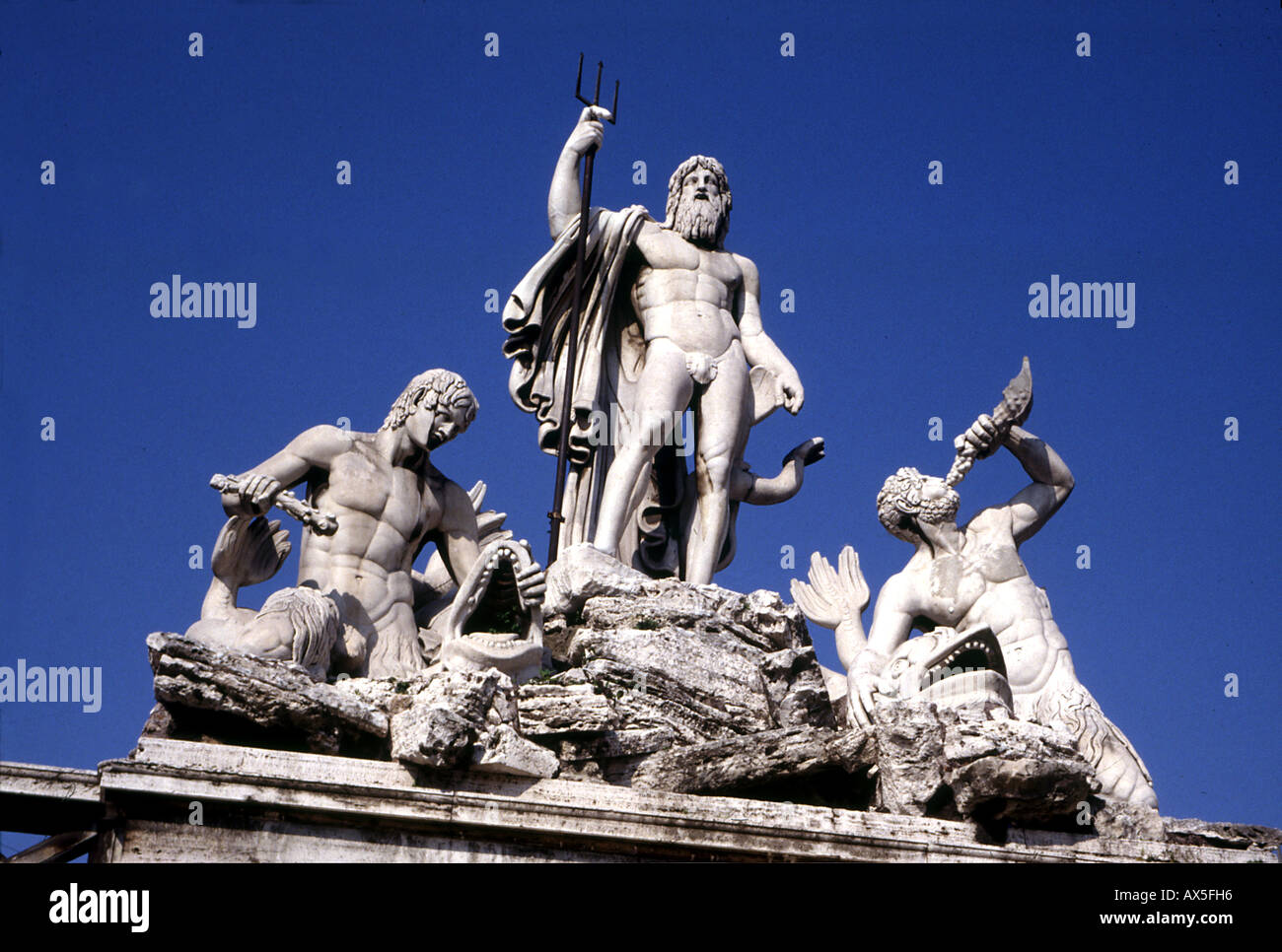 TREVI-Brunnen, Rom.  Die Oberseite des Brunnens mit Neptun hält seine triton Stockfoto