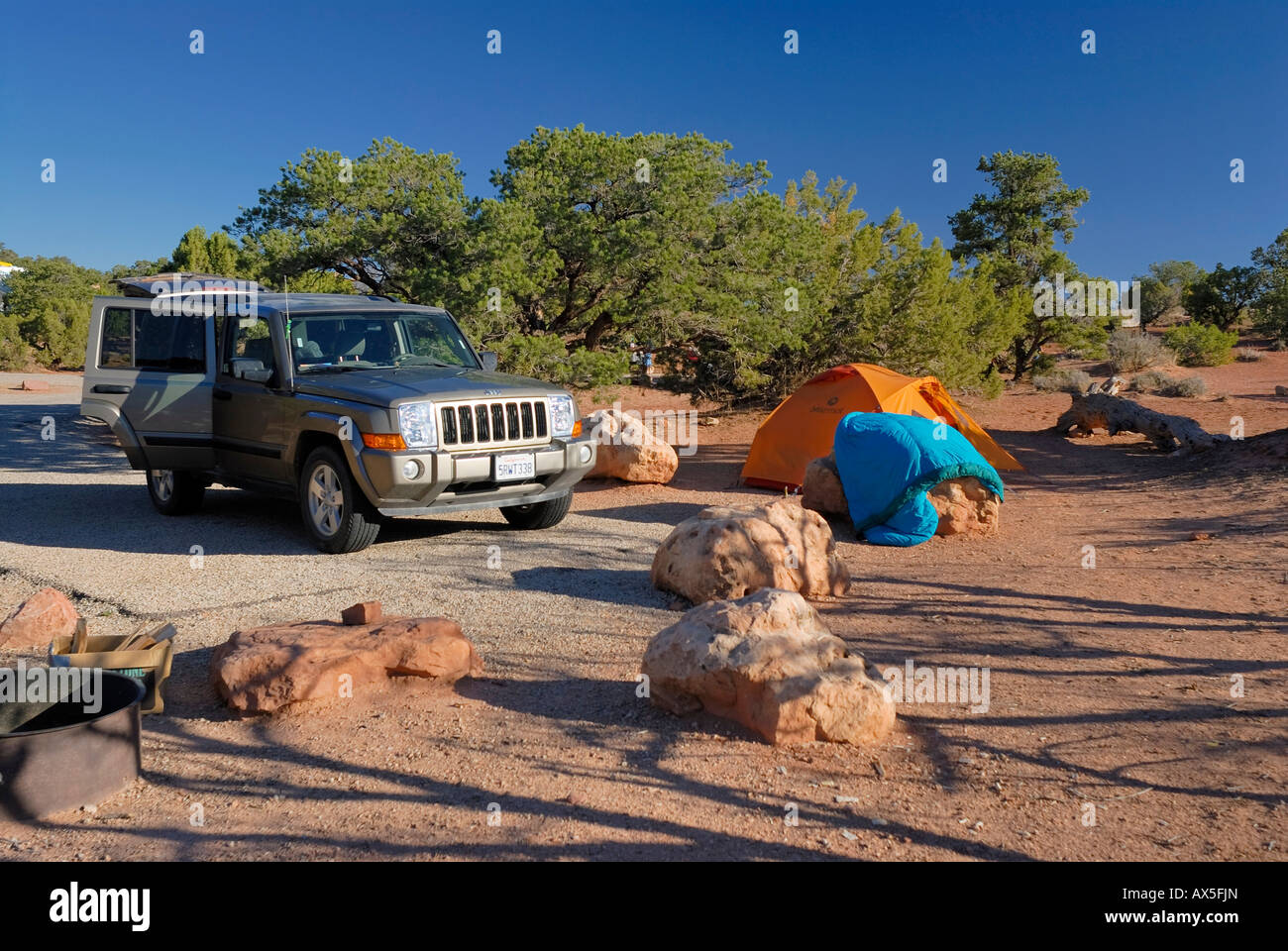 4 x 4 Jeep Commander auf einem Campingplatz in Utah, USA, Nordamerika Stockfoto