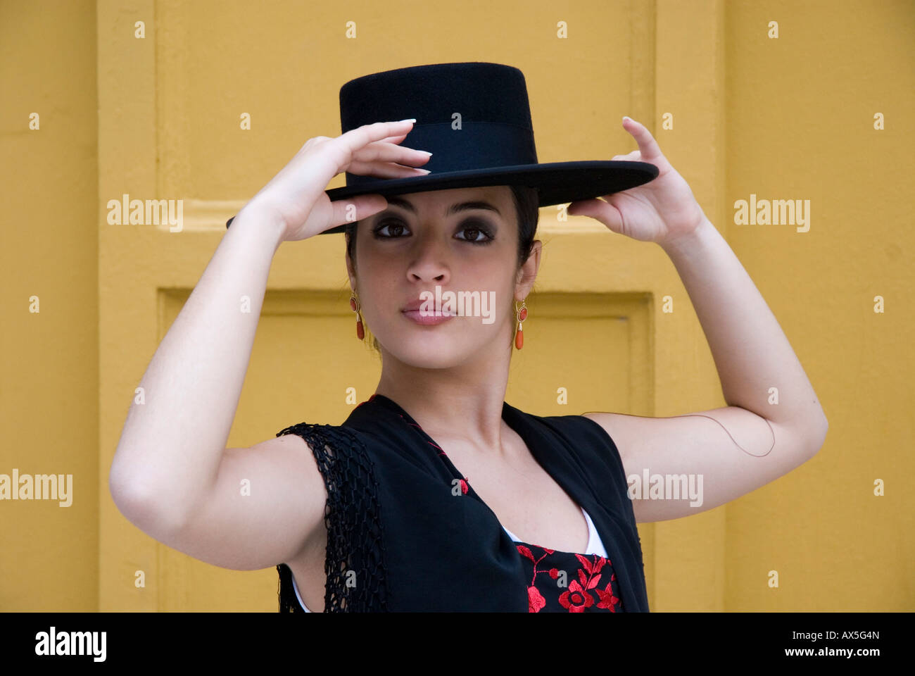 Spanische Flamenco-Tänzerin mit Cordobes Hut im Conservatorio de Danza, Sevilla, Andalusien, Spanien, Europa Stockfoto