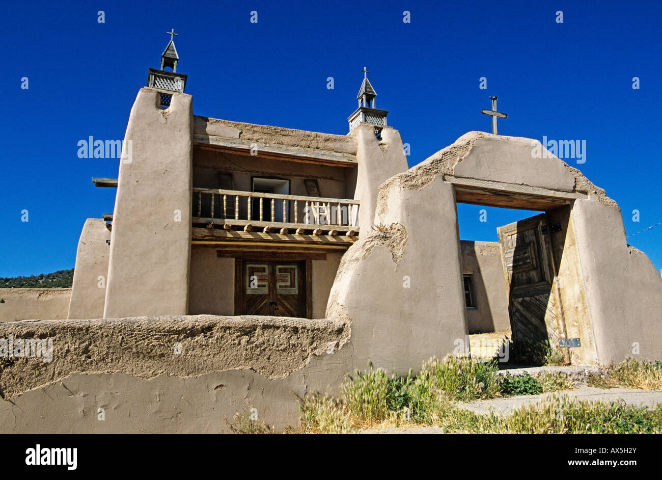 Kirche von San Jose de Gracia in Trampas auf der Landstraße zwischen Santa Fe und Taos, New Mexico, USA, Amerika Stockfoto