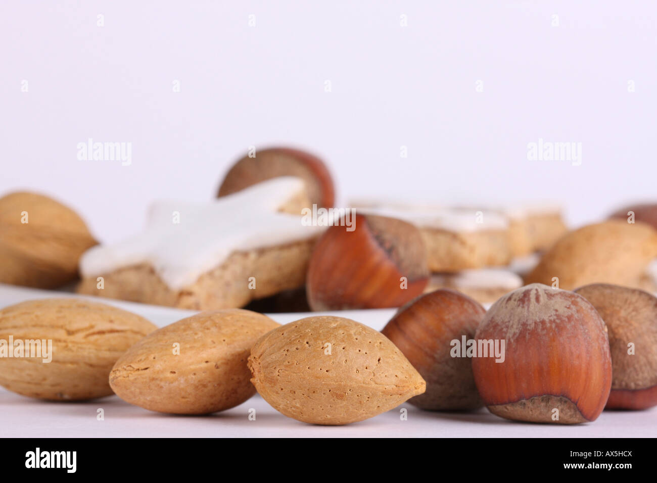 Haselnüsse, Mandeln und Zimt Sterne cookies Stockfoto