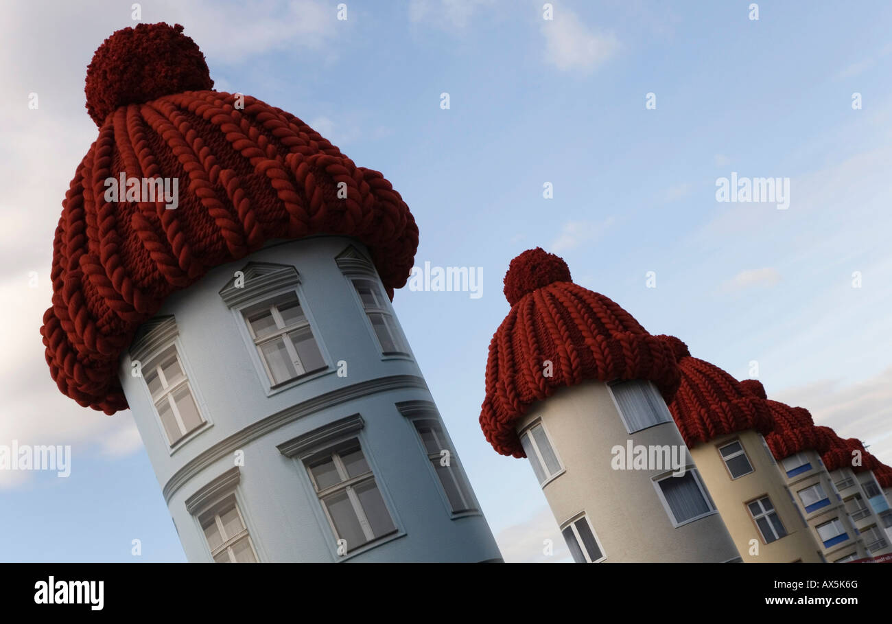 Morris Spalten (Litfaßsäulen) mit hüten vor dem Hauptbahnhof in Berlin, Deutschland, Europa Stockfoto