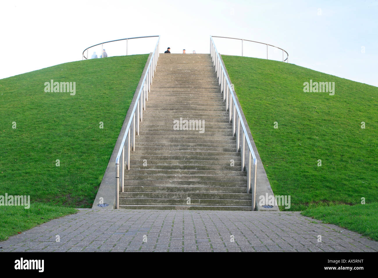 Treppe hinauf Docklands Hill Lookout Point, grünen Gras, Docklands, London, England, UK, Europa Stockfoto