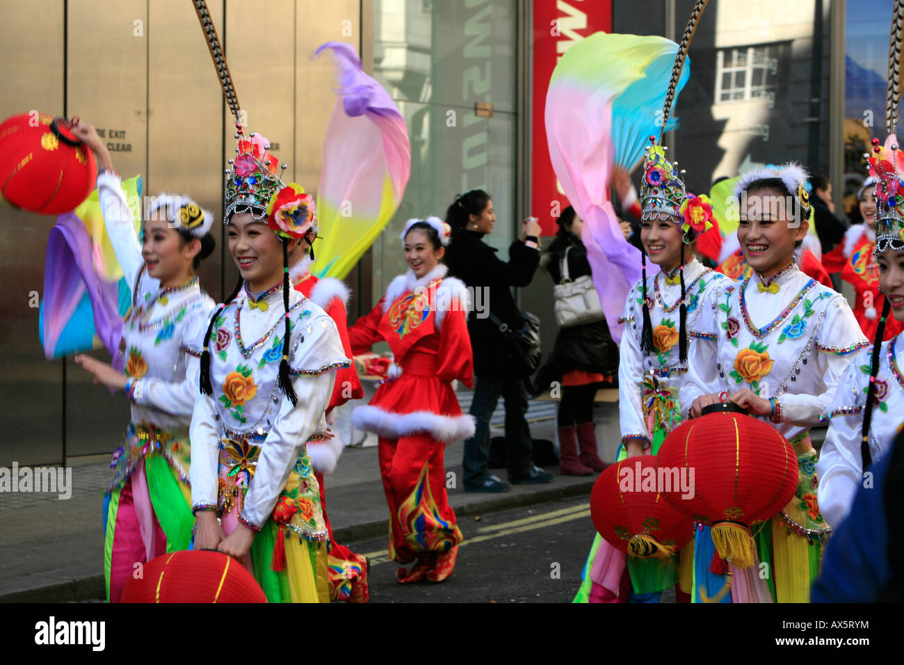 Farbenprächtige Kostüme, Chinese New Year Prozession in der Innenstadt von London am 10. Februar 2008, London, England, UK, Europa Stockfoto