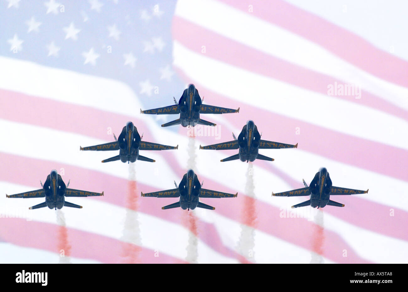 Die Blue Angels FA 18 s im engen Formationsflug durch die Stars And Stripes Stockfoto