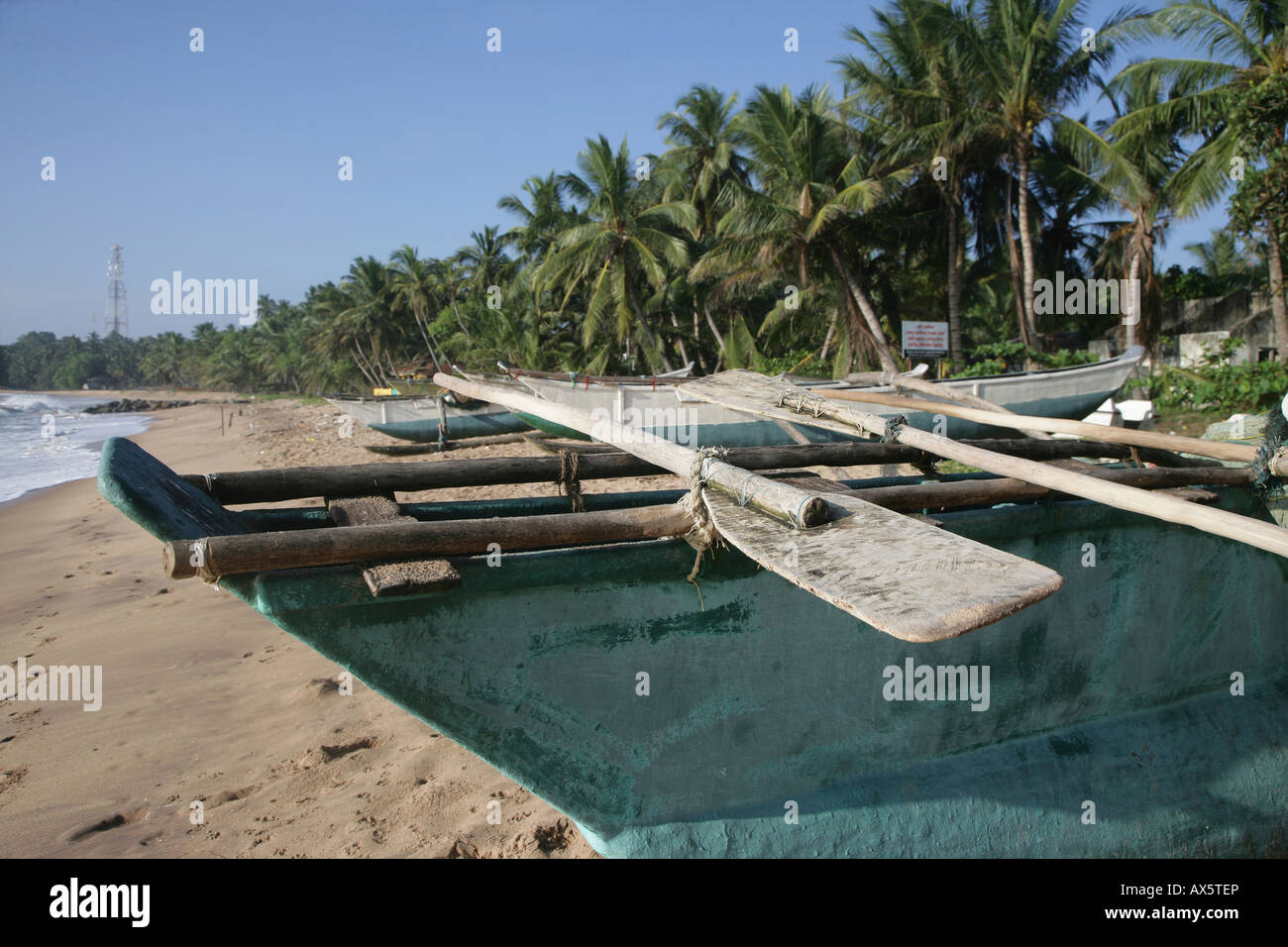 Angelboot/Fischerboot am Strand, Tangalle, Sri Lanka, Asien Stockfoto