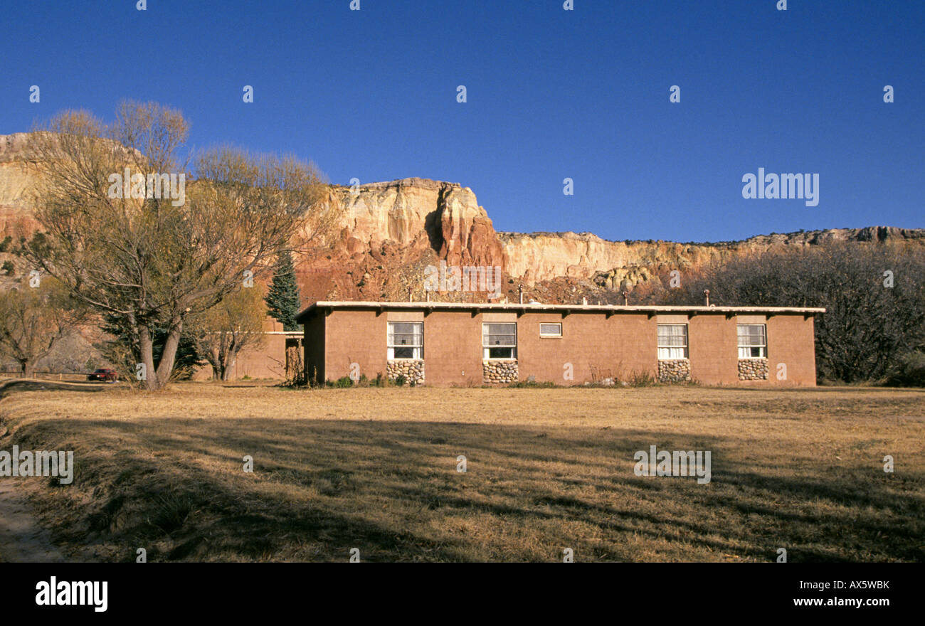 Künstler Georgia O Keefe s kleines Häuschen auf der Ghost Ranch im Sandstein Mesa Land entlang des Flusses Chama Stockfoto