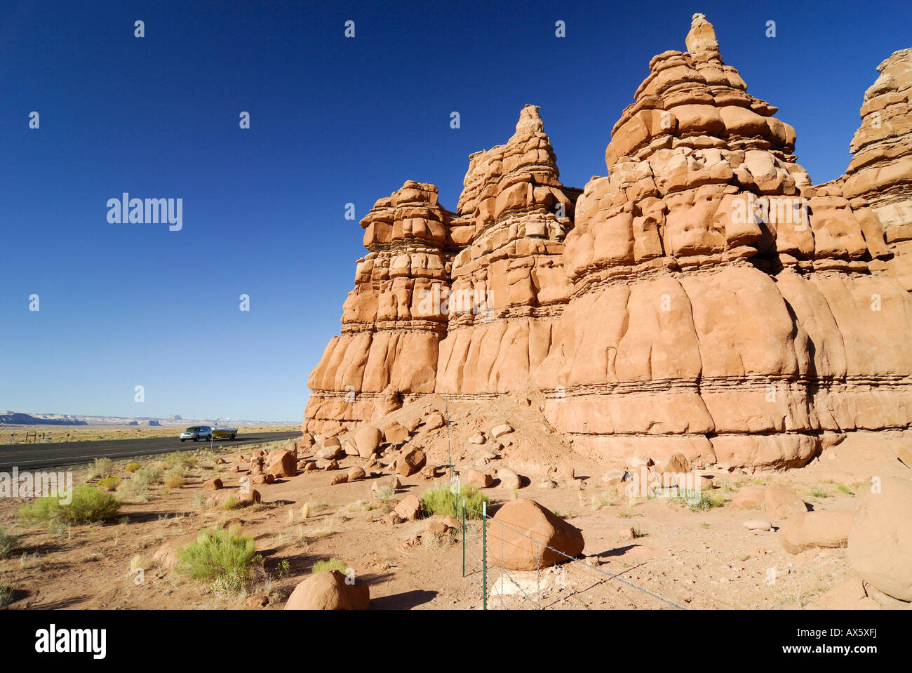 Sandstein-Formationen entlang der Interstate 70 (i-70) in der Nähe von Hanksville, Utah, USA Stockfoto