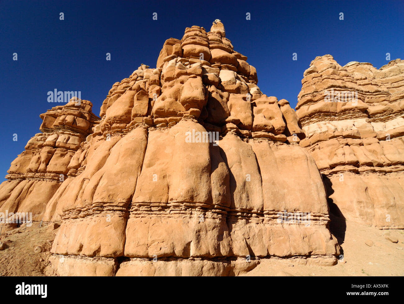 Sandstein-Formationen entlang der Interstate 70 (i-70) in der Nähe von Hanksville, Utah, USA Stockfoto