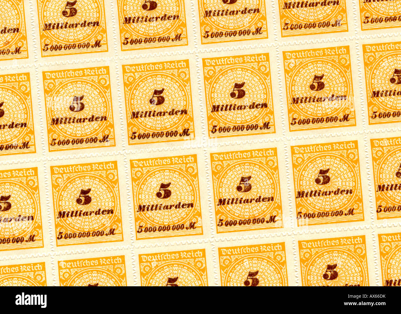 Deutsch 1923 Hyperinflation Periode 5 Milliarden Briefmarkenbogen. Stockfoto