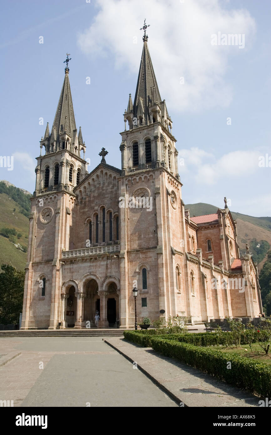 Taeger Jahrhundert rosa Basilika auf Hügel am Cavadonga Asturien Spanien Stockfoto