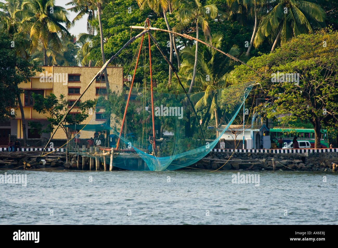 Chinesischen Fischernetz auf Vypeen Island in Cochin, Indien Stockfoto