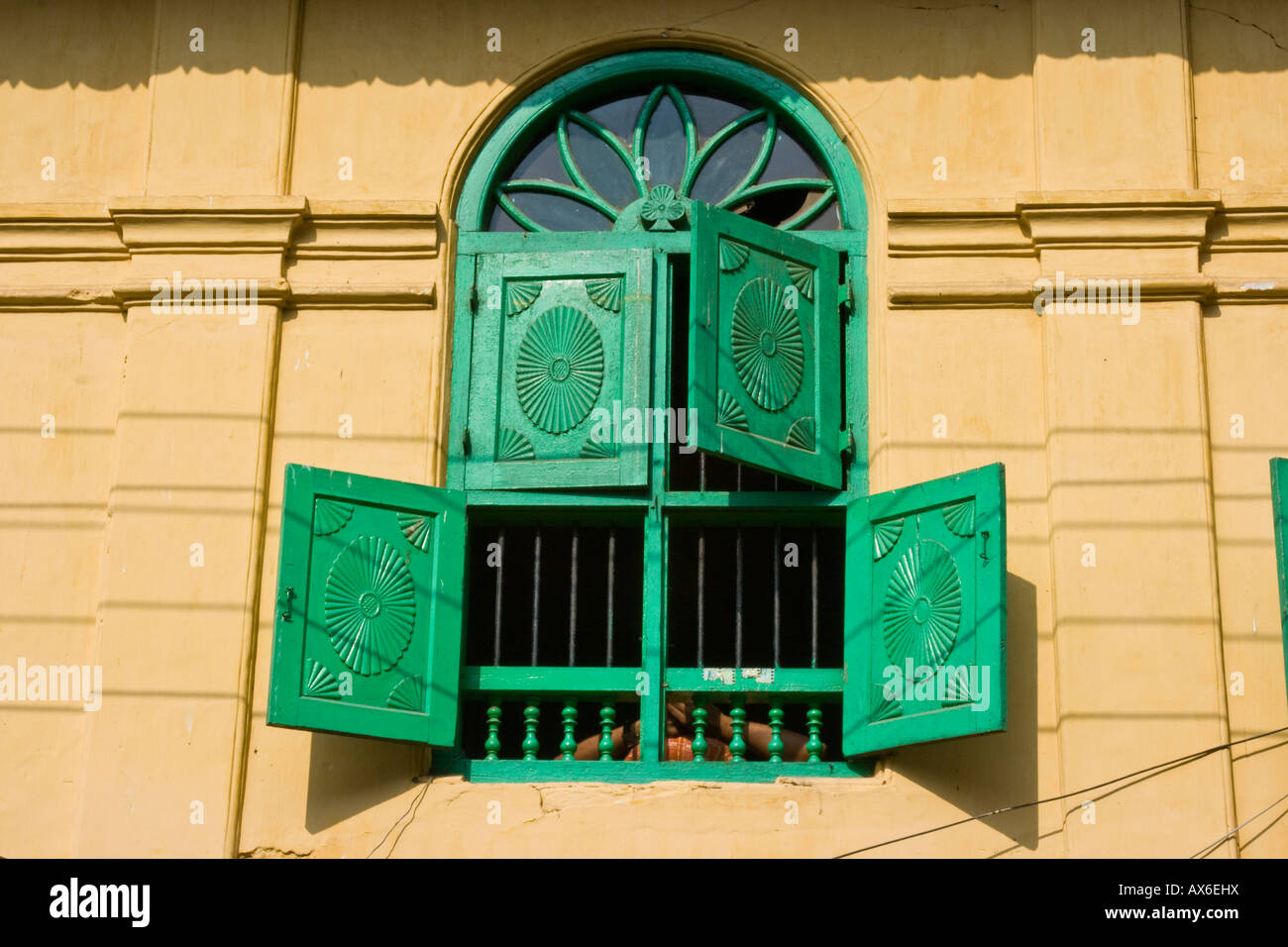 Alte geschnitzte hölzerne Fensterläden in Jew Town Mattancherry Indien Stockfoto